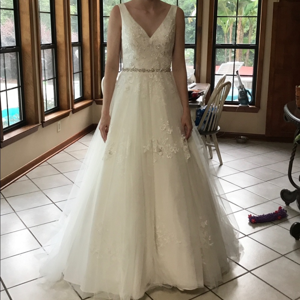 David’s Bridal ivory wedding dress size 6